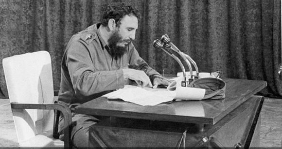 Fidel informa oficialmente al pueblo sobre la caída en combate del Che.